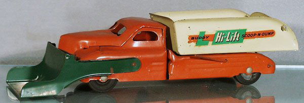 BUDDY L HI-LIFT SCOOP-N-DUMP TRUCK: painted pressed steel, grille tarnished, 16 in long, C6-7.