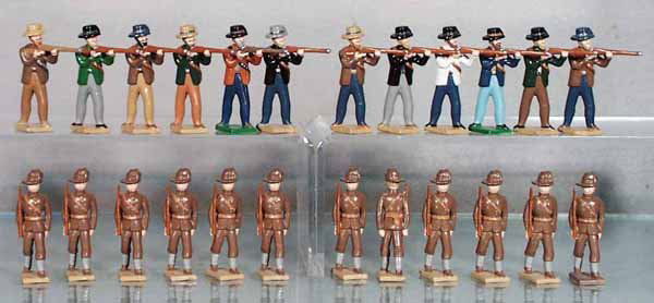4 WARWICK MINIATURES SETS: 2 Set B550 Boer Marksmen, 1900, 6 pieces each; 2 Set B551 Boer Infantry Marching, 1900, 6 pieces each, orig boxes, C9.
