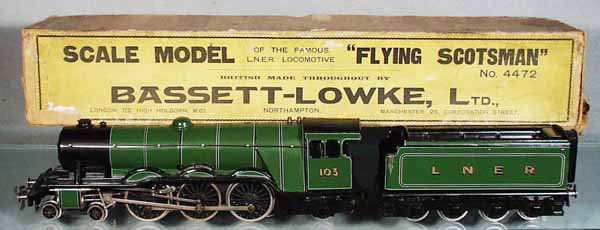 BASSETT-LOWKE 4472 FLYING SCOTSMAN LOCO & TENDER: O ga, handpainted tin, electric, green, 20 in long, loco has a small scratch on roof w/touch up, tender has paint loss areas from coupling, orig box worn, C7.