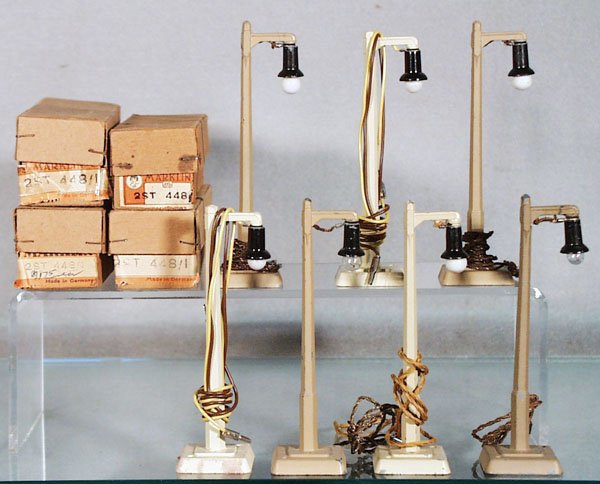 7 MARKLIN 448/1 STREET LAMPS: HO ga, painted die cast, some have minor fatigue & chipping, 1 has repair, 4 orig boxes only, boxes have minor wear, C6-8.