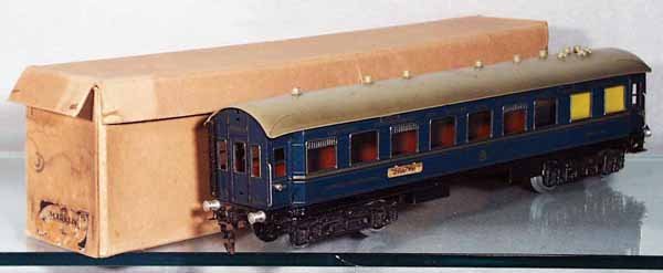 MARKLIN 1942J CIWL DINER: O ga, handpainted tin, no interior, some small oxidation spots, orig box minor wear & top corners split, C7.