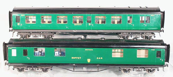 2 BASSETT-LOWKE SOUTHERN RAILWAYS COACHES: O ga, litho & handpainted tin, Buffet & 3rd Class Corridor Coach, each 16 in long, C8.