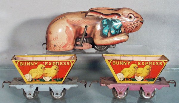 MARX PETER RABBIT BUNNY EXPRESS: O ga, litho tin, Rabbit loco, clockwork not working, motor incom, missing eyes, 2 Bunny Express hoppers, some playwear, C4-5.