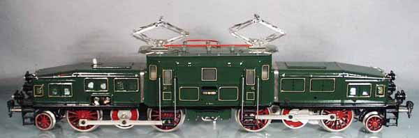 SELZER 5756 CROCODILE LOCO: 1 ga, handpainted tin, double motor, 24 in long, all from 1980's, C8-9.