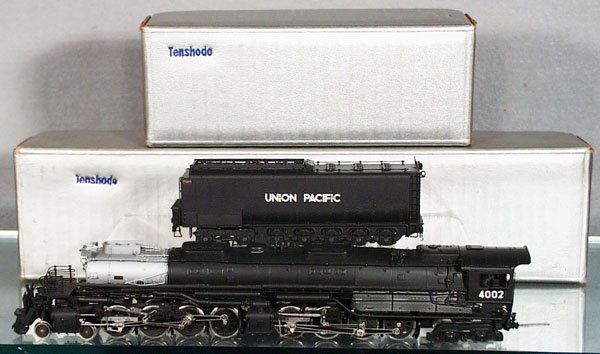 TENSHODO UP BIG BOY LOCO & TENDER: HO ga, 2-rail, painted brass, 19 in long, orig boxes, C9.