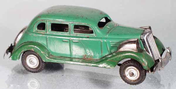 FORD SEDAN: prewar Japan, painted tin, windup working, electric headlights missing bulbs, paint wear & oxidation, C4.