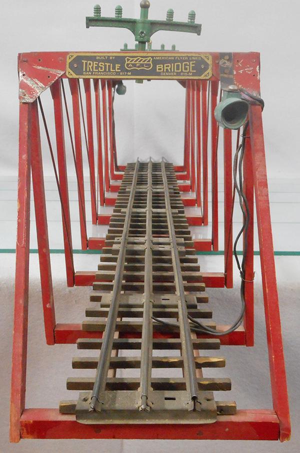 AMERICAN FLYER 4220 LIGHTED TRESTLE BRIDGE (1 of 4)
