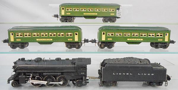 LIONEL TRAIN SET: O ga, 224E loco, has a broken die cast eccentric on drive rod, 2224T tender, 2 #2640 Pullmans, 2641 obsv, C6-8.