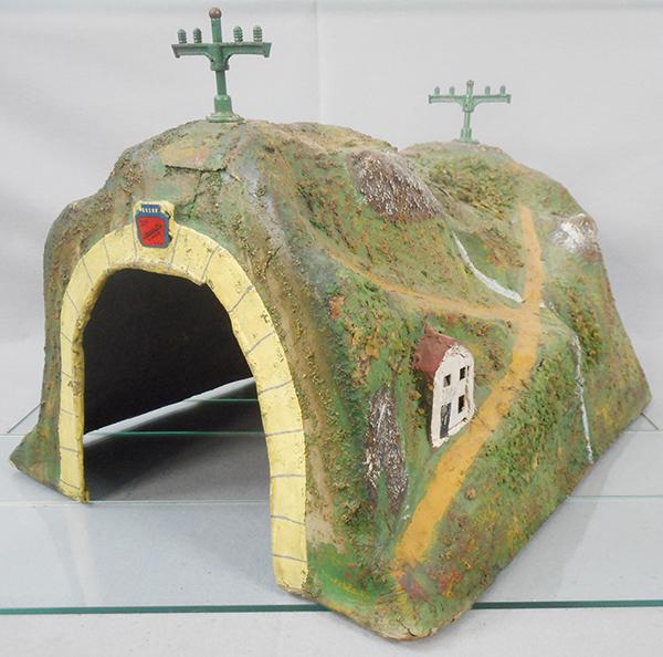 AMERICAN FLYER 4267 CASCADE TUNNEL: std ga papier mache, 23 x 18 x 19, C6-7.
