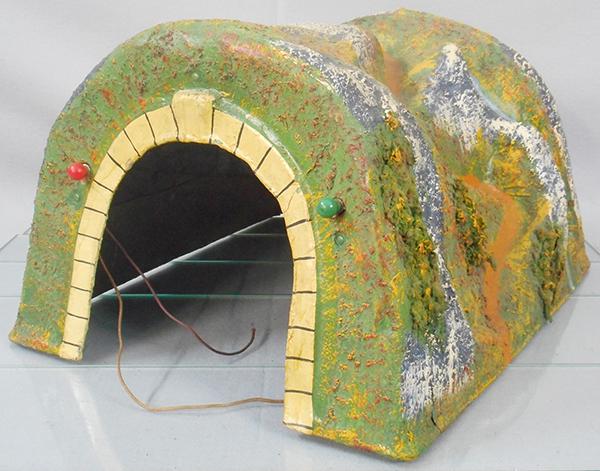 AMERICAN FLYER 4268 LIGHTED TUNNEL (1 of 3)