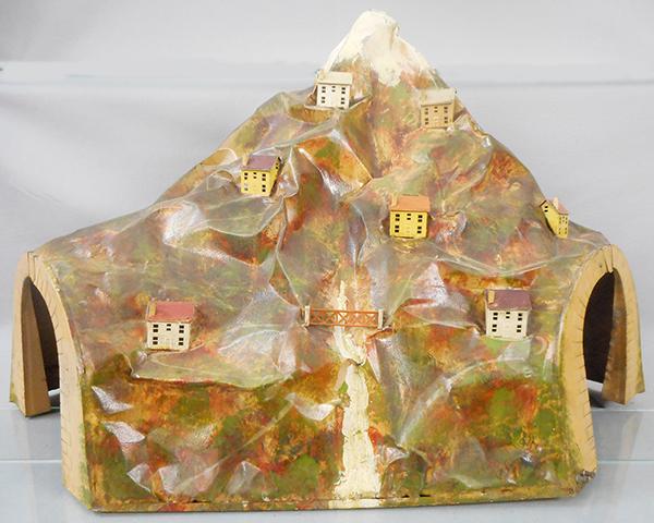 LIONEL 140L TUNNEL (1 of 2)