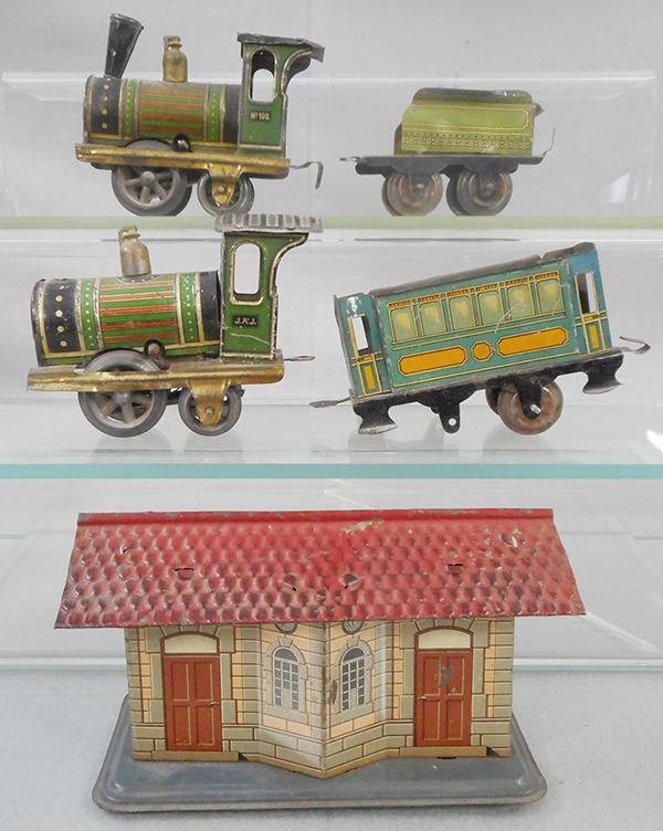 ISSAMEYER TRAIN SET (1 of 2)