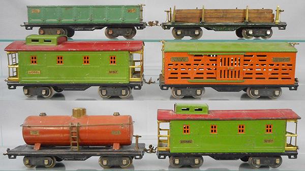 6 LIONEL FREIGHT CARS (1 of 2)