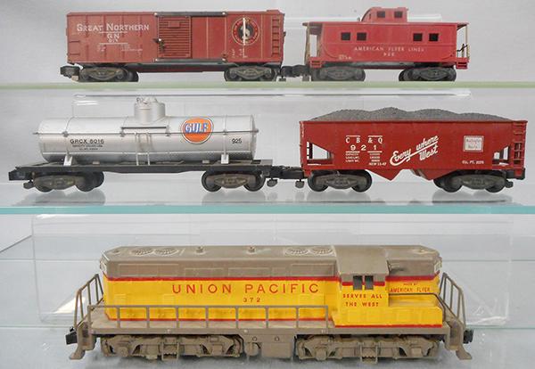 AMERICAN FLYER TRAIN SET (1 of 2)