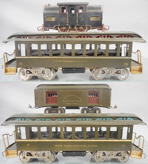 LIONEL TRAIN SET (1 of 2)