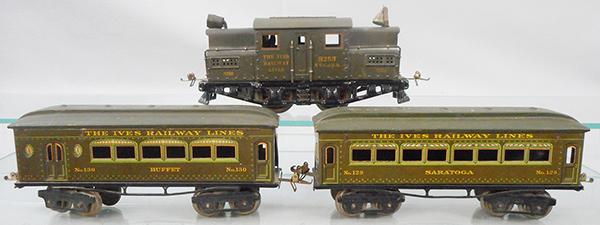 IVES TRAIN SET: O ga, 3253 loco, 1 end seam has a loose solder joint, 130 buffet, 129 Saratoga, ca 1924, C6-7.