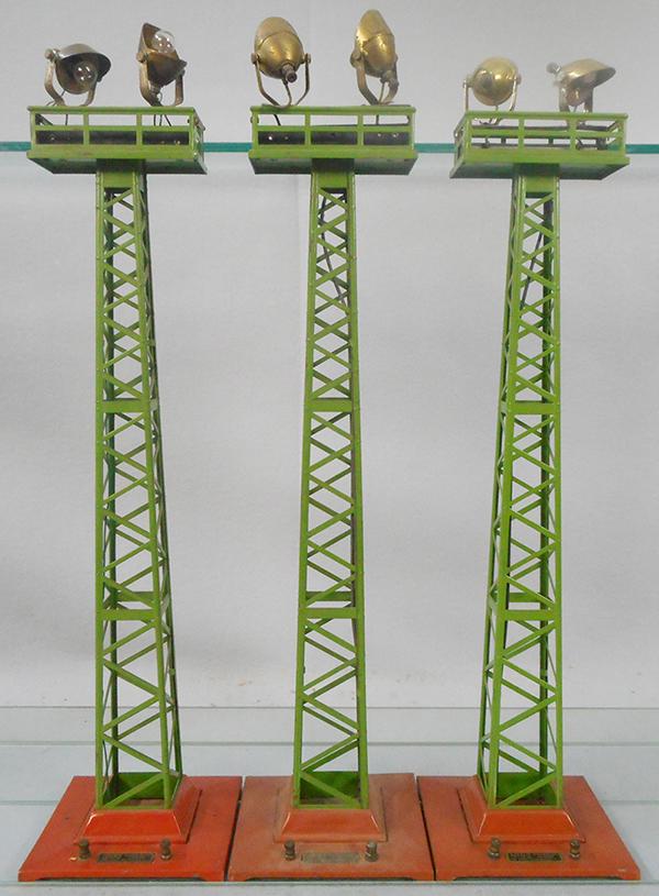 3 LIONEL 92 FLOODLIGHT TOWERS (1 of 2)