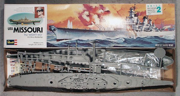 REVELL H-301 USS MISSOURI BATTLESHIP MODEL KIT: 1977, plastic, most pieces still attached to trees, appears complete, w/instructions & stickers, orig box, top corner split, C8-9.