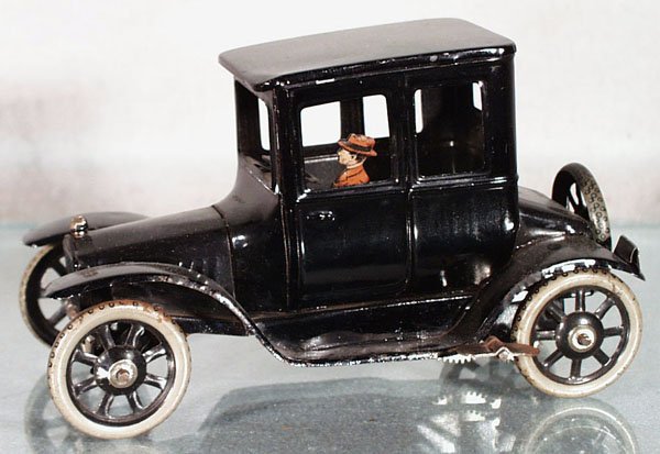 BING MODEL T COUPE: litho tin, clockwork working, 6 1/2" long, some small oxidation spots, C6.