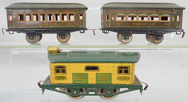 IVES TRAIN SET: O ga, 3258 electric loco, missing whistle, 551 chair car, 552 parlor car, ca 1929, C6-7.