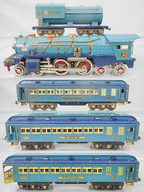 LIONEL BLUE COMET TRAIN SET (1 of 2)