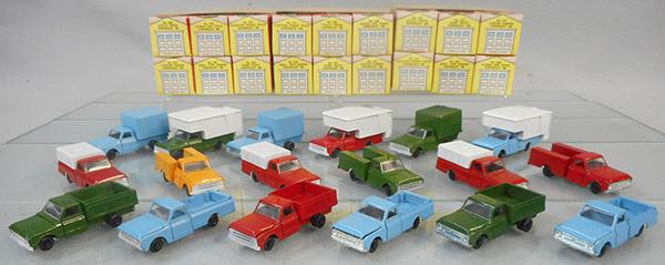 18 AUTHENTIC SCALE MODELS (1 of 1)