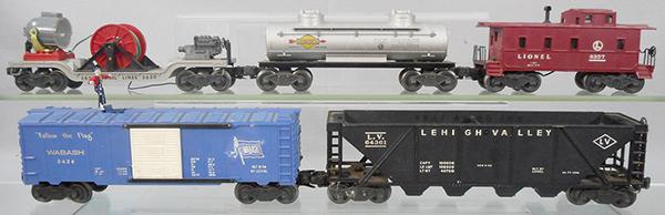 5 LIONEL FREIGHT CARS (1 of 3)