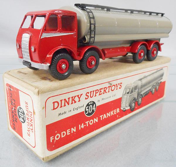 DINKY 504 FODEN TANKER (1 of 2)
