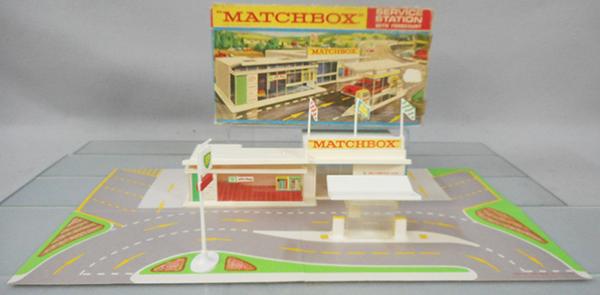 MATCHBOX MG-1 SERVICE STATION, complete, orig set box (1 of 2)