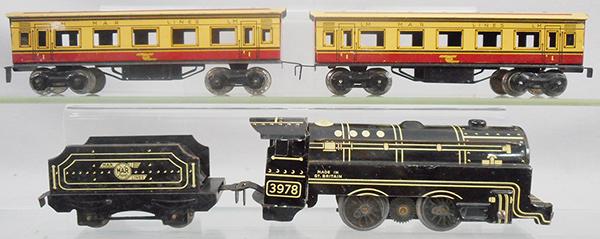 MARX ENGLISH TRAIN SET (1 of 3)