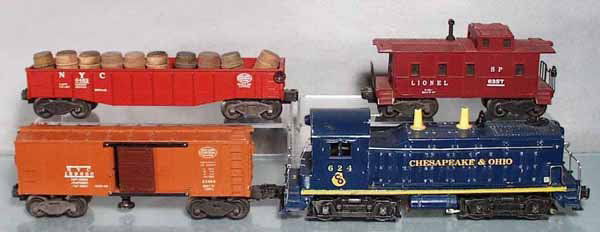 LIONEL TRAIN SET: O ga, 624 C&O NW2 switcher, some playwear & chips, 3464 NYC operating box car, 6462 NYC gondola w/barrels, 6357 caboose, C5-7.