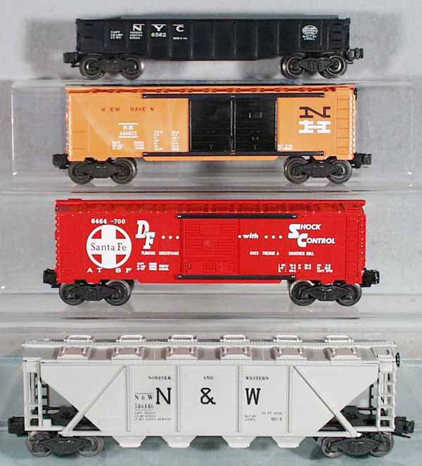 4 LIONEL FREIGHT CARS: O ga, 6562 gondola, 6468-25 New Haven auto box car, 6464-700 SF, 1 step chipped, 6446 N&W quadhopper, C6-8.