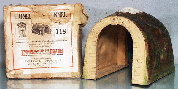 2 LIONEL ACCESSORIES: O ga, 118 tunnel, orig box rough, 106 3-piece bridge, orig box worn & incom, C5-6.
