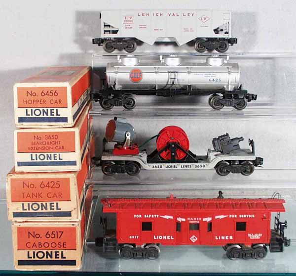 4 LIONEL FREIGHT CARS: O ga, 6456 LV hopper, 6425 Gulf tank, 3650 searchlight extention, missing crank, motor doesn't fit in properly, 6517 caboose, orig boxes minor wear, C6-8.