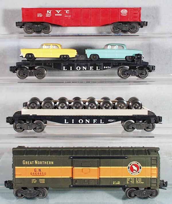 4 LIONEL FREIGHT CARS: O ga, 6562 NYC gondola, 6424 flat w/2 orig autos, 1 auto missing front bumper, 6262 wheel car, 6464-450 Great Northern box car, C6-7.