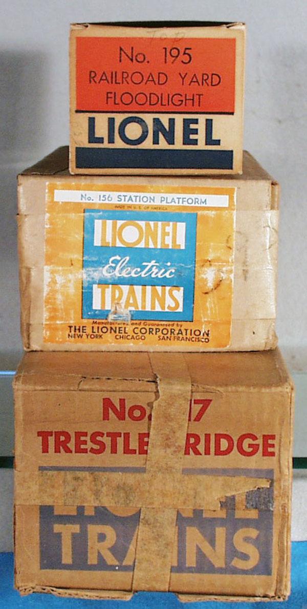 006: 3 LIONEL ACCESSORIES: O ga, 195 railroad yard floodlight, 156 station platform, 317 bridge, gray, orig boxes some wear, C7-9.