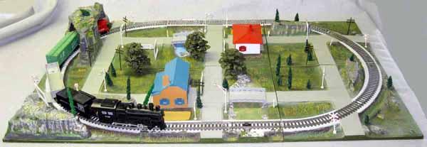 074: AMERICAN FLYER SCENIC RAILROADS: 6 scenic panels w/accessories, 1 house has split, w/21166 loco & tender, 24125 gondola, 24472 box car, 24636 caboose, 51" by 34", C5-8.