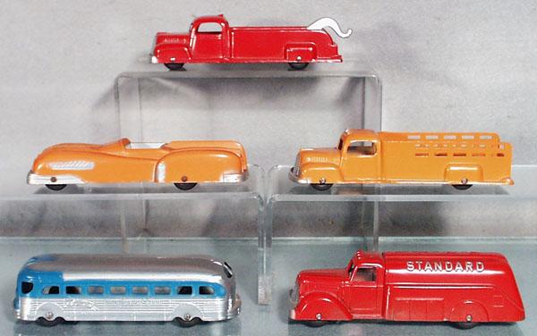 5 TOOTSIETOY VEHICLES: International Wrecker, Chrysler Experimental, International Express, Greyhound Bus, International Standard tanker truck, C7-9.