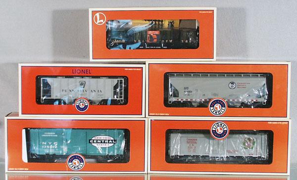 5 LIONEL FREIGHT CARS: O ga, 26232 Martin Guitar flat, 17066 hopper, 17337 reefer, 17190 hopper, 17288 box car, orig boxes, C9.