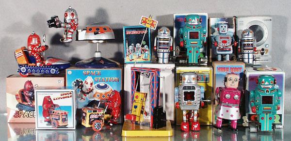 11 CONTEMPORARY ROBOTS: Japan & China, litho tin, windups working, 5" to 12" tall, orig boxes, C9.