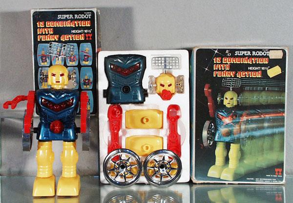2 SUPER ROBOTS: Hong Kong, plastic, battery operated, partially built, orig boxes minor wear, C7-8.