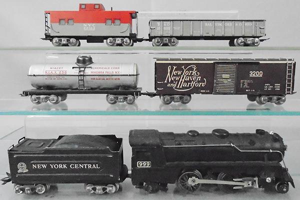 MARX 25235 TRAIN SET: O ga, die cast 999 loco, litho tin 951 NYC tender, 256 tank, 3200 NY & H box car, 254000 B&O gondola, 20102 NYC caboose, w/track, switches & transformer, orig set box & dividers minor wear, C8.