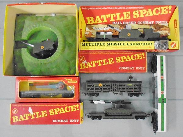 TRIANG HORNBY BATTLE SPACE TRAINS (1 of 1)