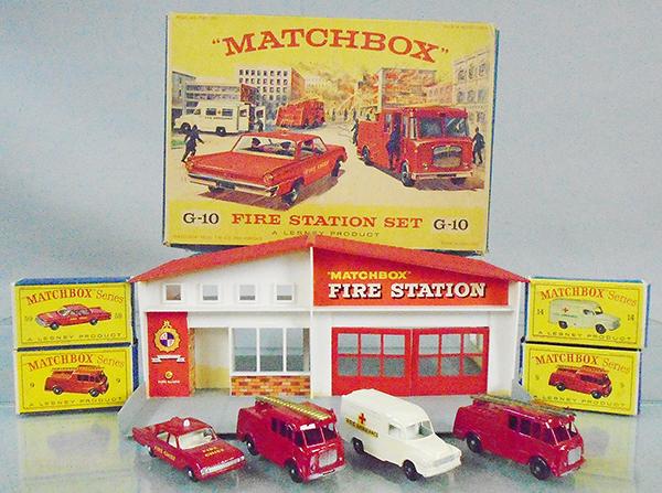MATCHBOX G-10 FIRE STATION SET (1 of 1)