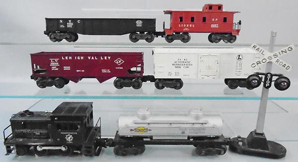 LIONEL TRAIN SET (1 of 3)