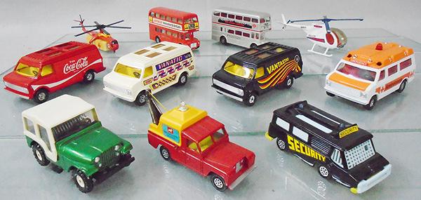 11 CORGI VEHICLES (1 of 1)