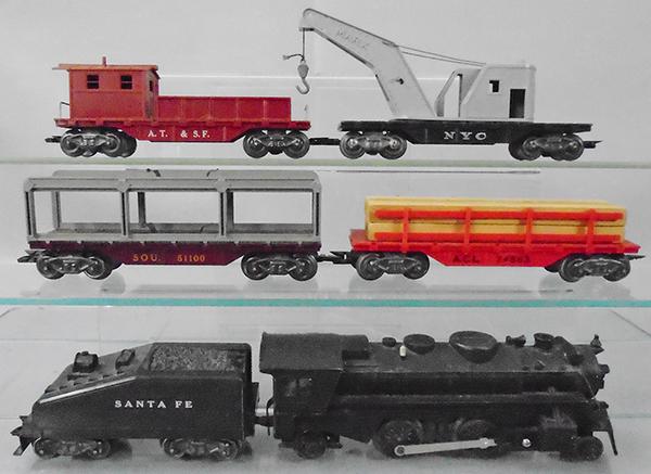 MARX 52845 TRAIN SET: O ga, die cast 666 loco w/smoke, 961 Santa Fe tender, 74563 lumber car, missing brakewheel, 51100 auto car, no autos, NYC crane, 4587 ATSF caboose, w/smoke fluid, bumper, track & transformer, orig set