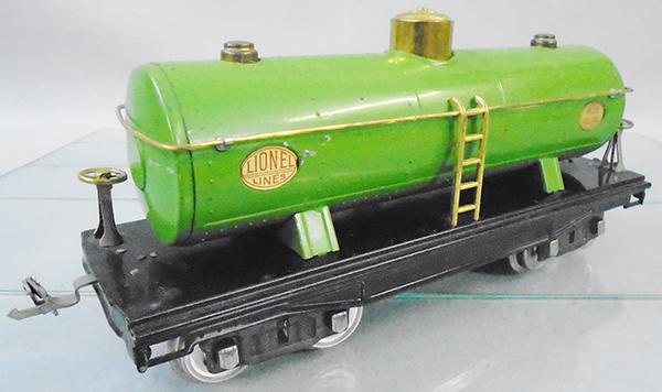 LIONEL 215 TANK CAR: std ga, green, brass trim, orig box minor wear & cloth tape end split, C7.