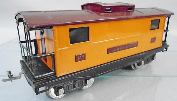 LIONEL 217 CABOOSE (1 of 3)