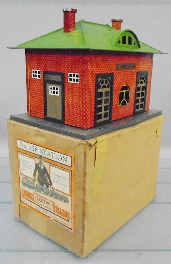 LIONEL 126 STATION (1 of 2)